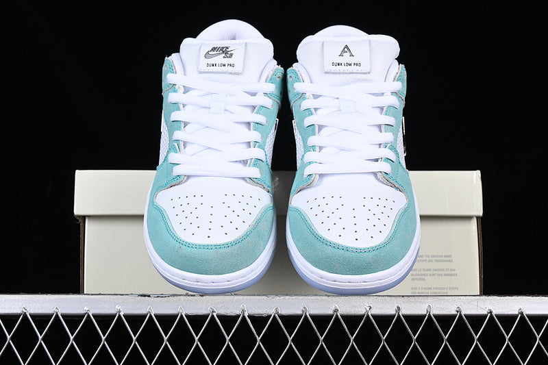 Nike SB Dunk Low
April Skateboards