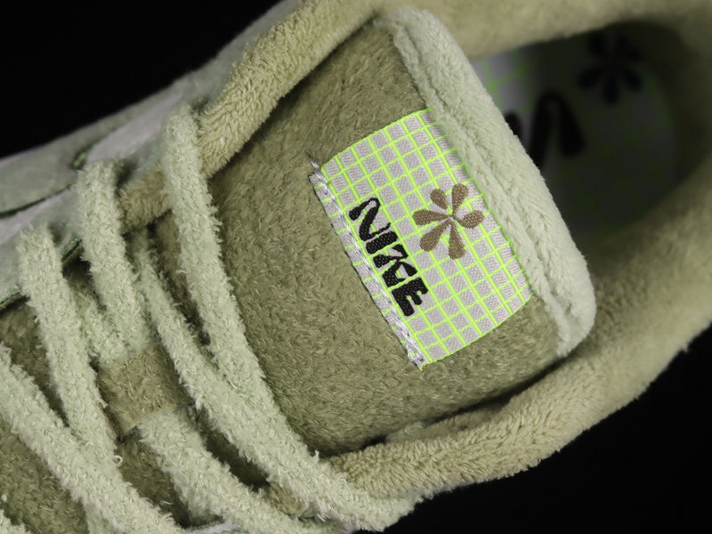 Nike Dunk Low SE
Fleece Pack Honeydew