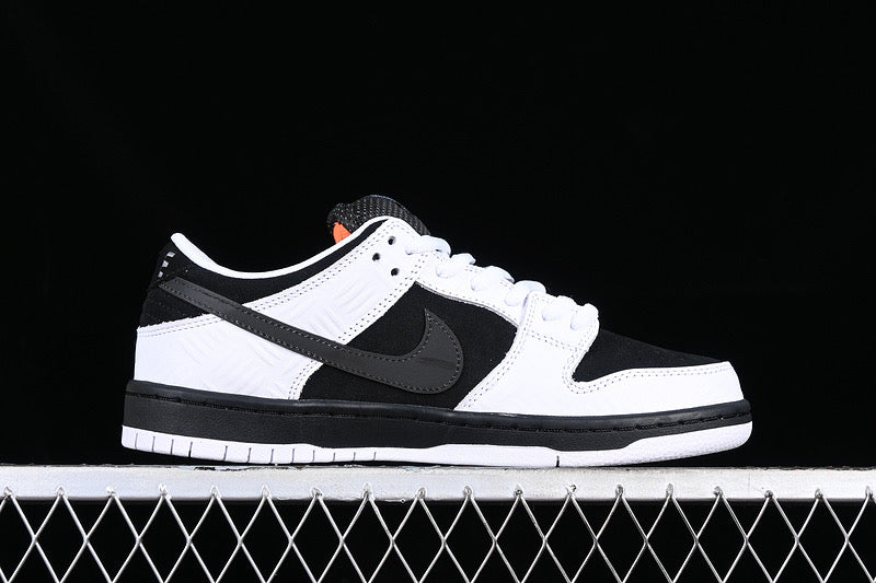 Nike SB Dunk Low TIGHTBOOTH