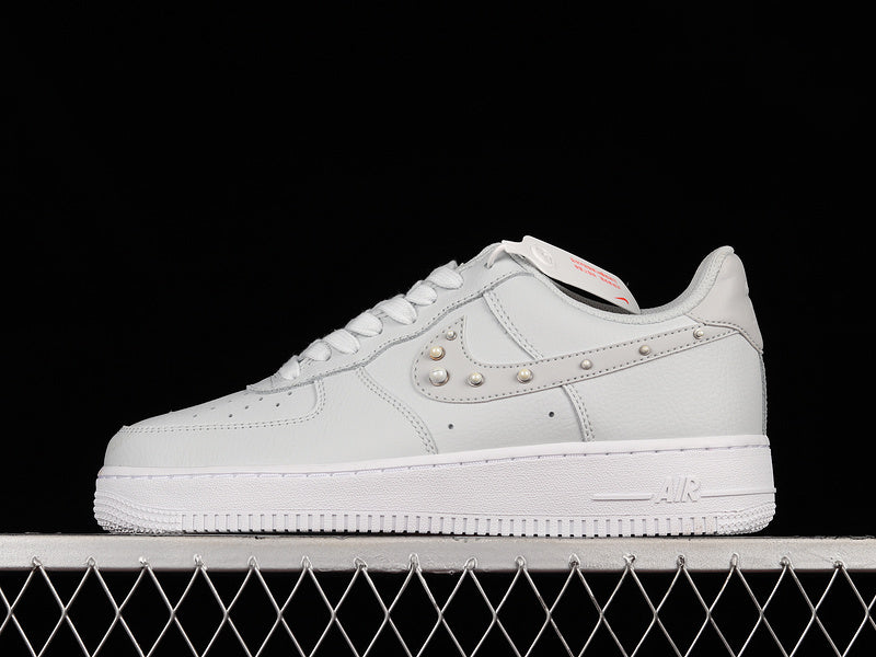 Nike Air Force 1 Low '07 SE TRND
Pearl Swoosh Pure Platinum