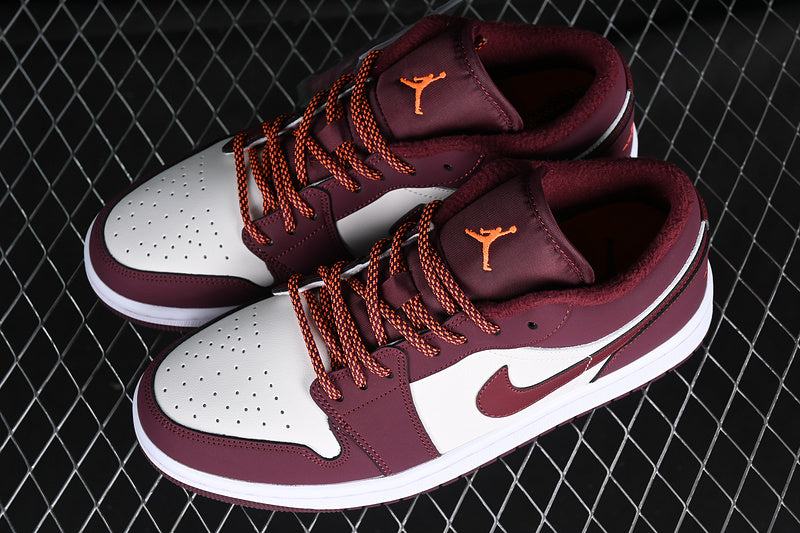 Jordan 1 Low
Night Maroon (GS)