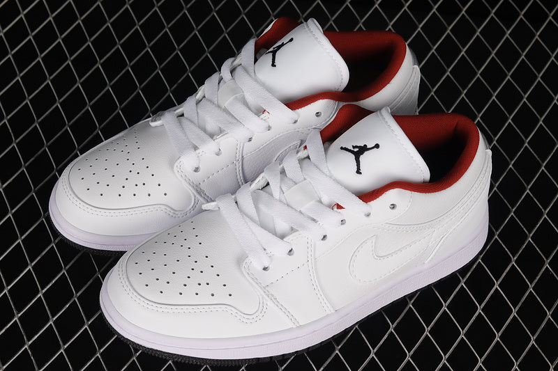 Jordan 1 Low
White Gym Red Black (GS)