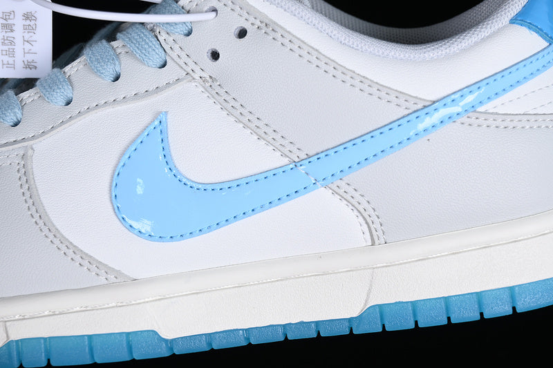 Nike Dunk Low Retro
Pure Platinum Blue Lightning