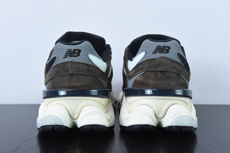 New Balance 9060
Brown Black