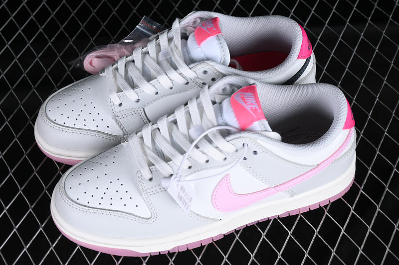 Nike Dunk Low
520 Pack Pink