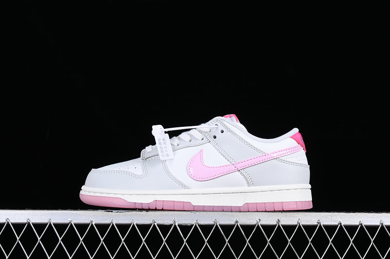 Nike Dunk Low
520 Pack Pink