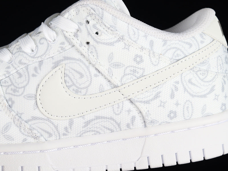 Nike Dunk Low
White Paisley