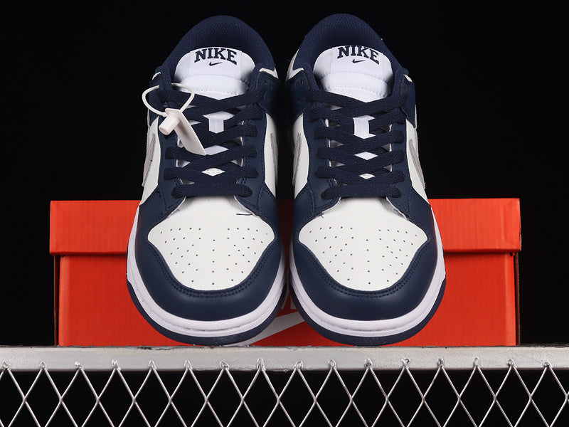 Nike Dunk Low
Summit White Midnight Navy