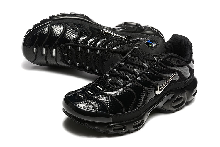 Nike Air Max Plus
Black Chrome