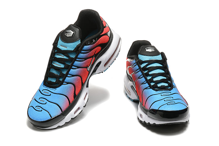 Nike Air Max Plus
University Blue Light Crimson