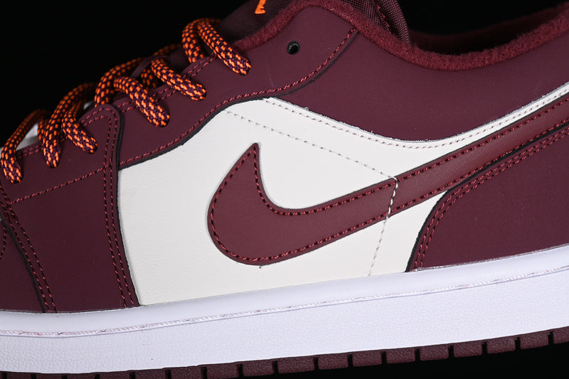 Jordan 1 Low
Night Maroon (GS)