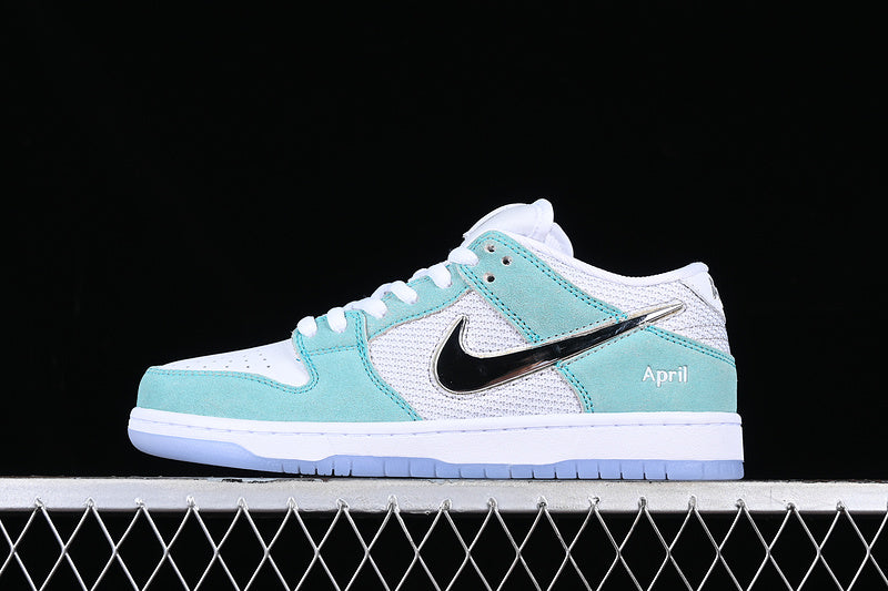 Nike SB Dunk Low
April Skateboards