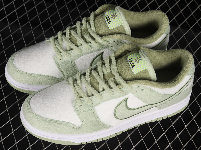 Nike Dunk Low SE
Fleece Pack Honeydew