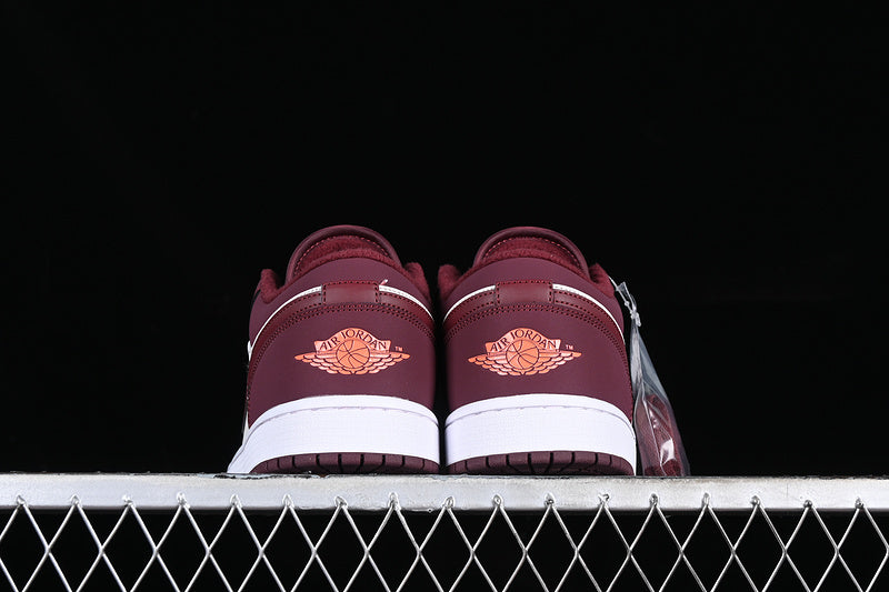 Jordan 1 Low
Night Maroon (GS)