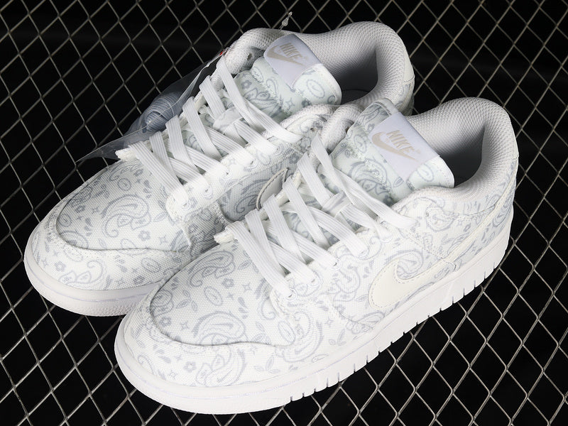 Nike Dunk Low
White Paisley