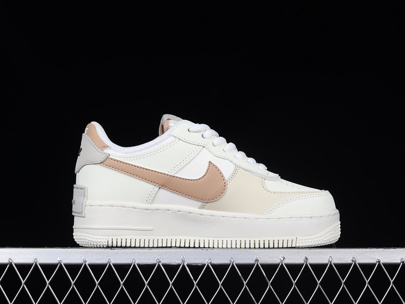 Nike Air Force 1 Low Shadow
Sail Fossil Light Bone