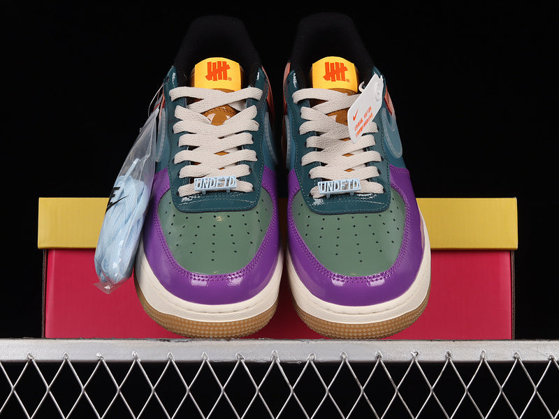 Nike Air Force 1 Low SP
Undefeated Multi-Patent Wild Berry