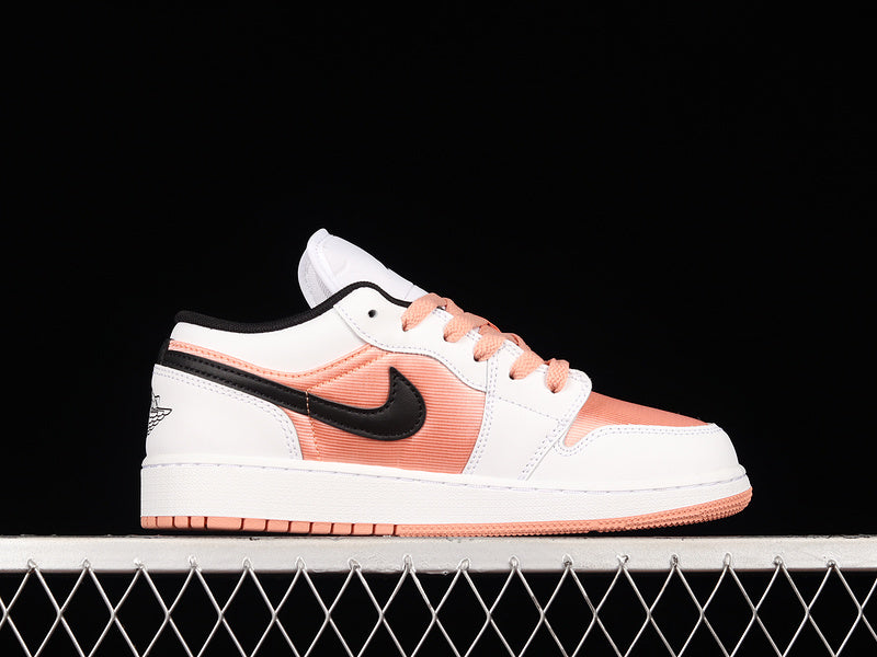 Jordan 1 Low
White Light Madder Root (GS)