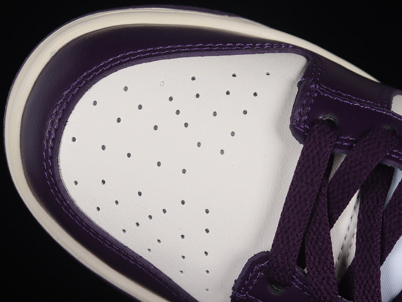 Nike Dunk Low
Chenille Swoosh Sail Grand Purple