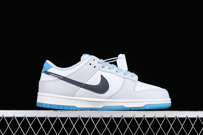 Nike Dunk Low Retro
Pure Platinum Blue Lightning