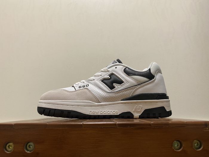 New Balance 550
Navy Blue