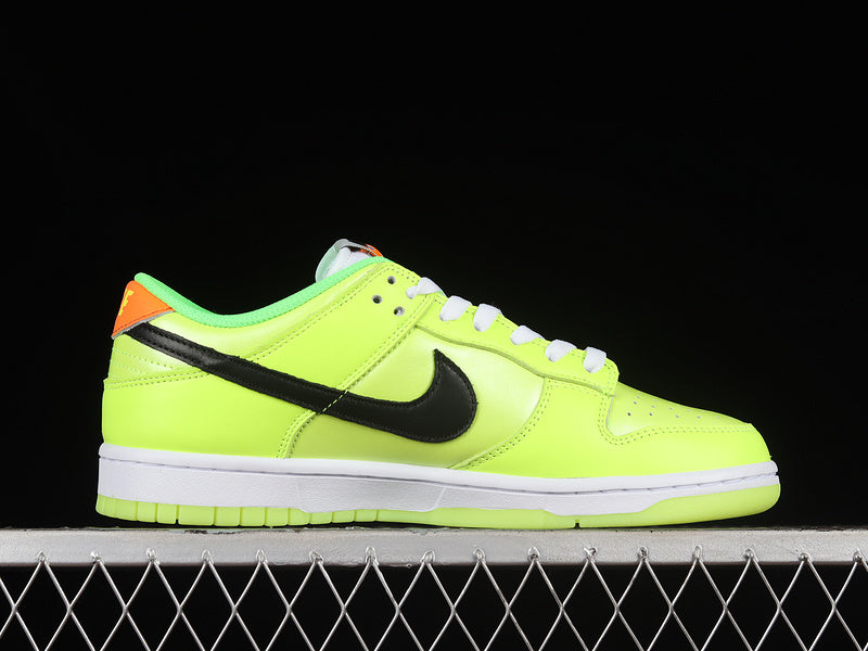 Nike Dunk Low SE
Splash Volt