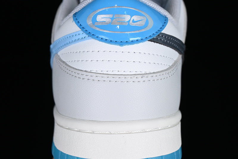 Nike Dunk Low Retro
Pure Platinum Blue Lightning