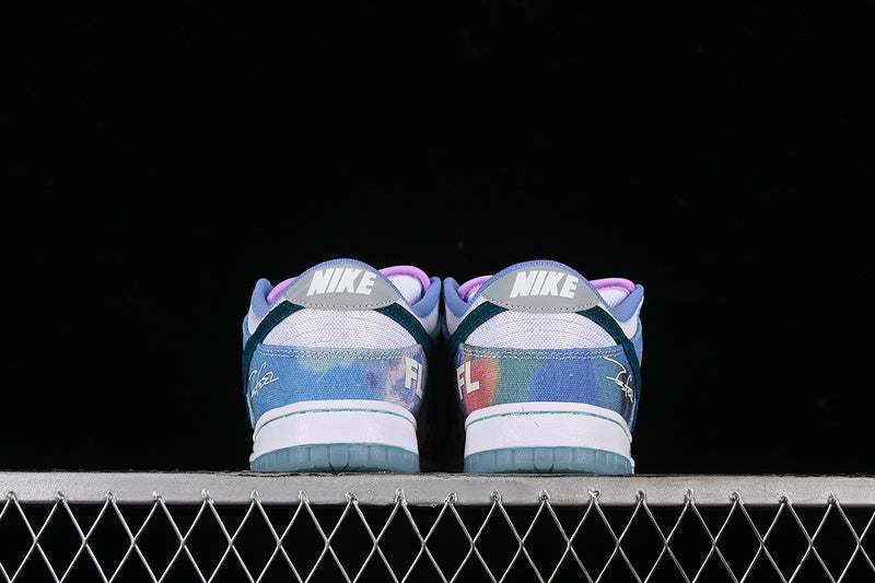 SB Dunk Low x Futura Laboratories