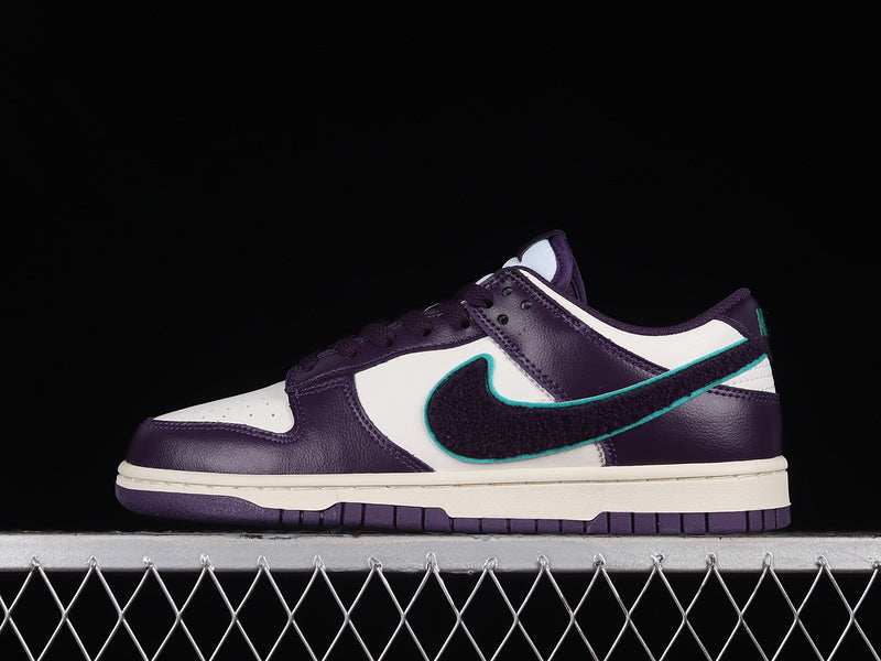 Nike Dunk Low
Chenille Swoosh Sail Grand Purple