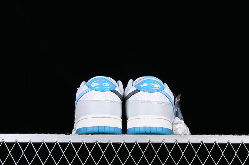 Nike Dunk Low Retro
Pure Platinum Blue Lightning