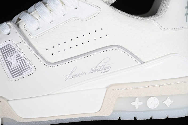 Louis Vuitton Trainer
White Signature