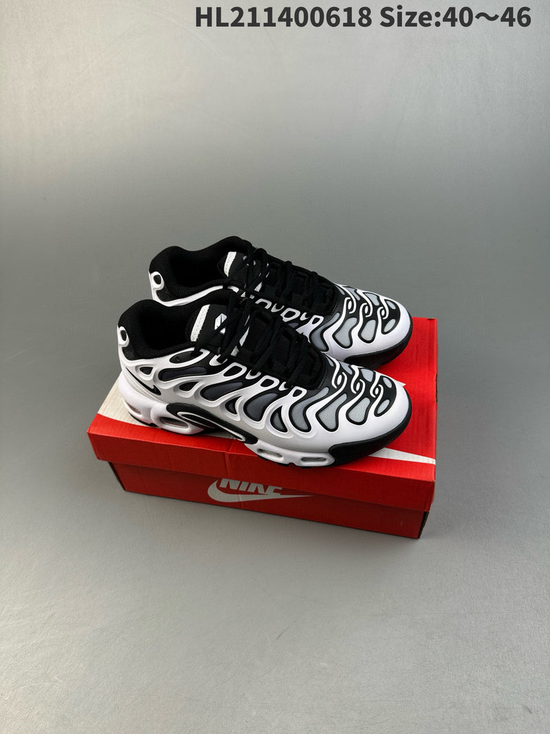 Nike Air Max Plus Drift
White Black Metallic Silver