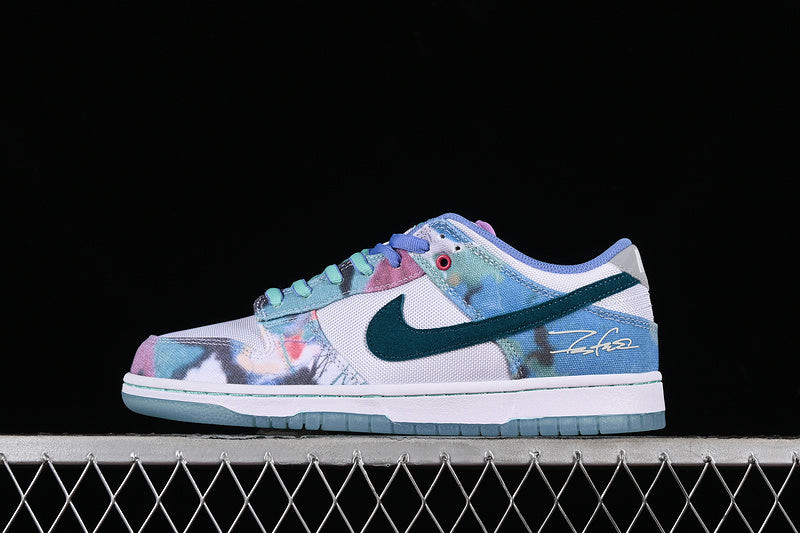 SB Dunk Low x Futura Laboratories