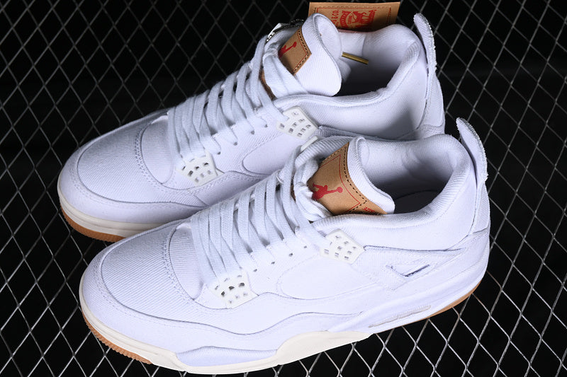 Jordan 4 Retro
Levi's White (Levi's Tag)