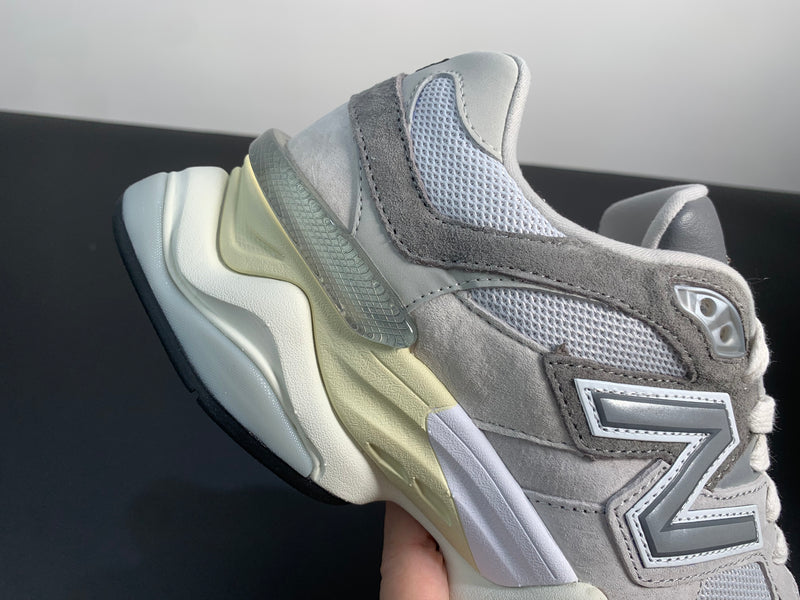 New Balance 9060
Rain Cloud Grey