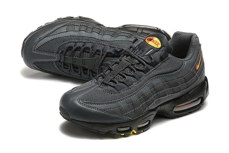 Nike Air Max 95
Anthracite Safety Orange