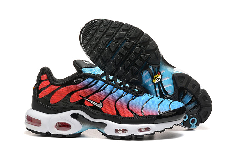 Nike Air Max Plus
University Blue Light Crimson