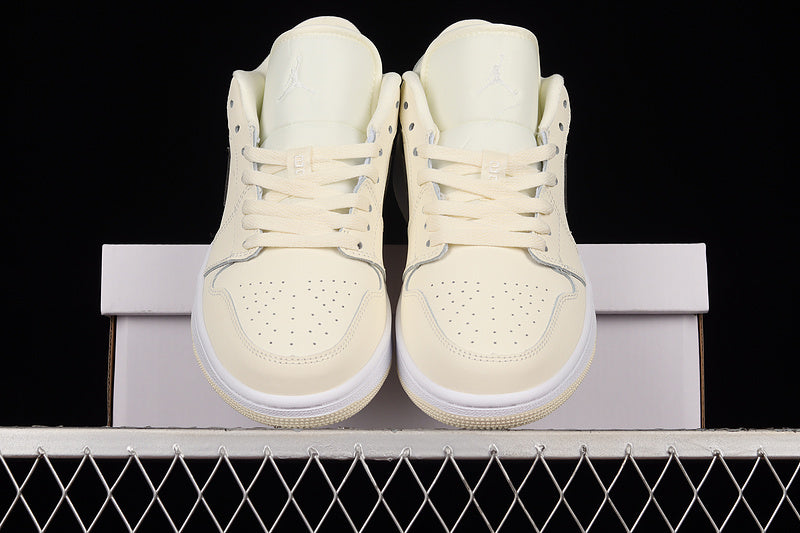 Jordan 1 Low
Coconut Milk