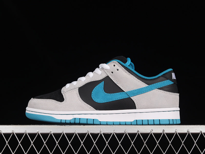 Nike SB Dunk Low
Chrome Ball Incident