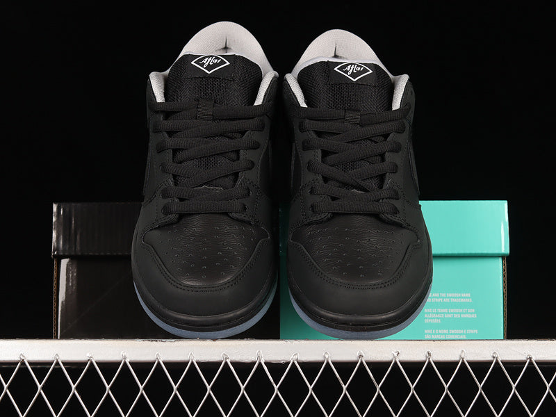 Nike SB Dunk Low
Atlas 35MM Black (Special Box W/ Accessories)