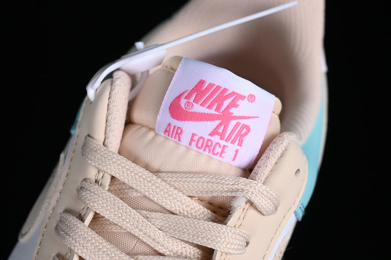 Nike Air Force 1 Low
Emerald Rise Guava Ice (GS)