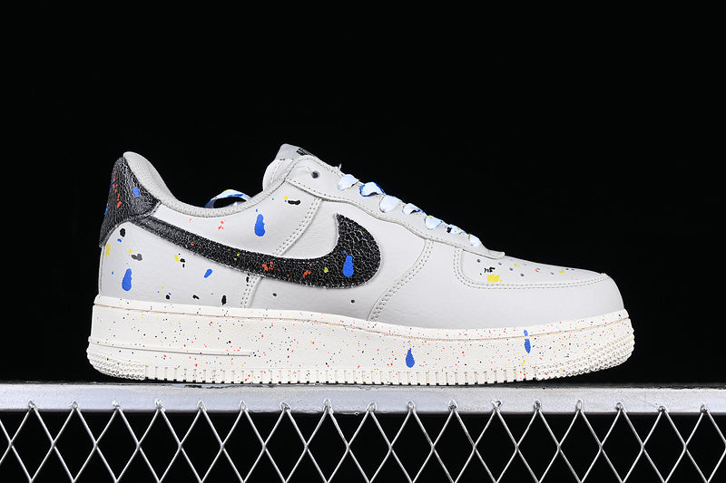 Nike Air Force 1 Low
Paint Splatter