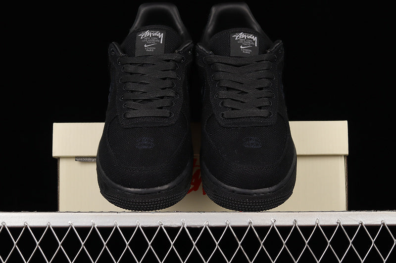 Nike Air Force 1 Low
Stussy Black