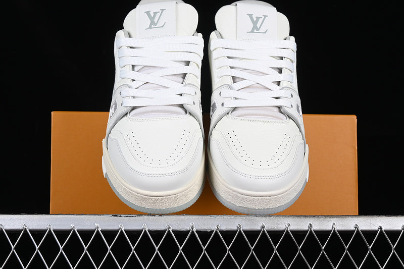 Louis Vuitton Trainer
White Signature