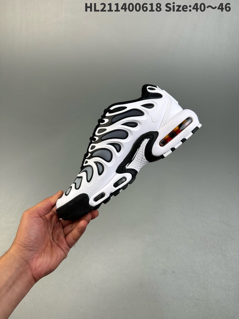 Nike Air Max Plus Drift
White Black Metallic Silver