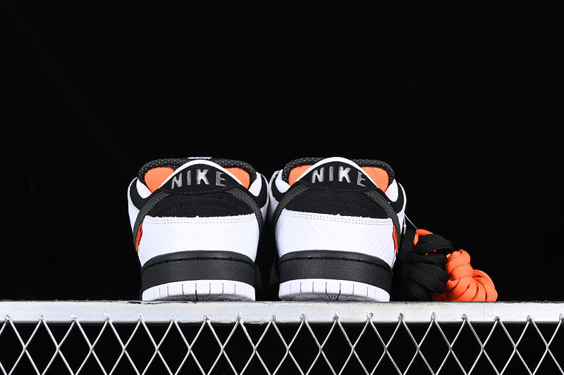 Nike SB Dunk Low TIGHTBOOTH