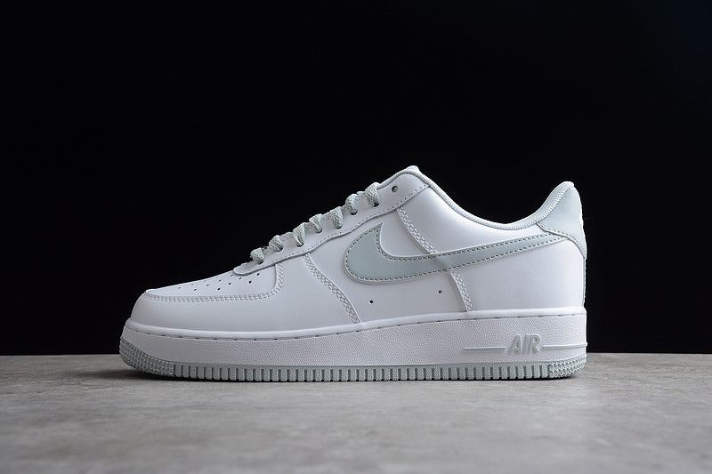 Nike Air Force 1 Low '07
White Pure Platinum