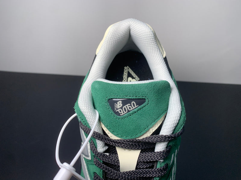 New Balance 9060
Team Forest Green