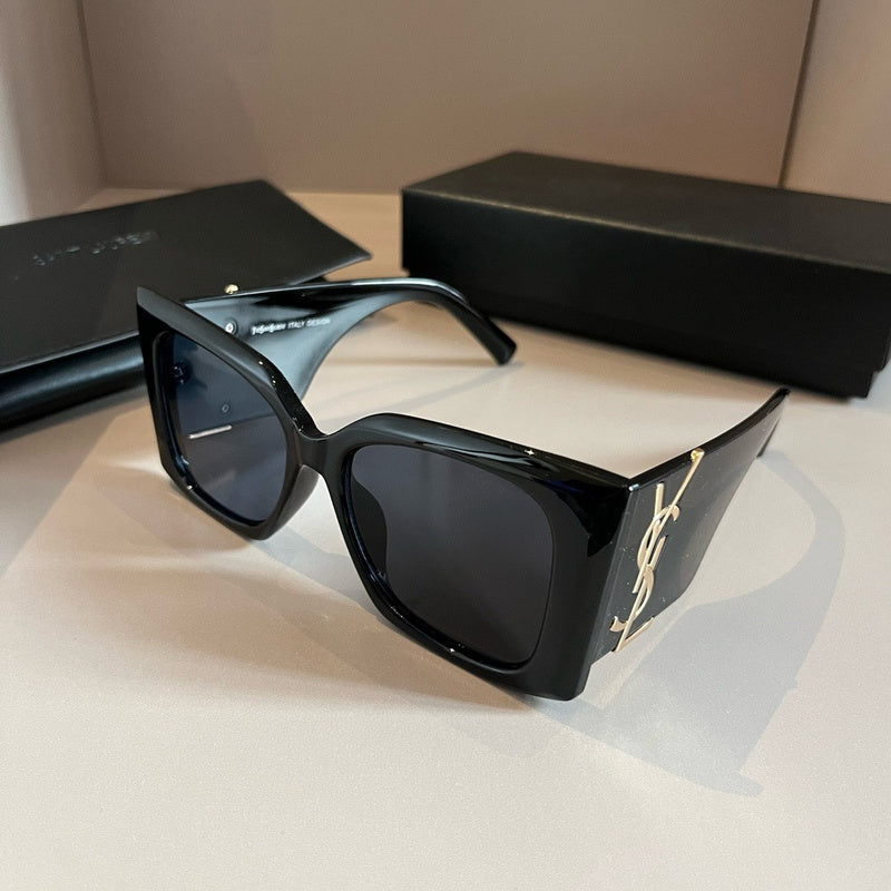 Saint Laurent Oversized Sunglasses
Black/Black (SL-M119-BLAZE-001)