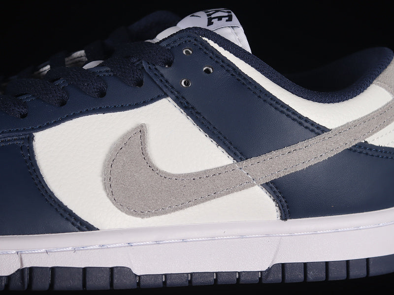 Nike Dunk Low
Summit White Midnight Navy